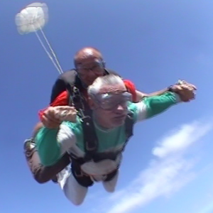 Gérard l’aventurier en parachute